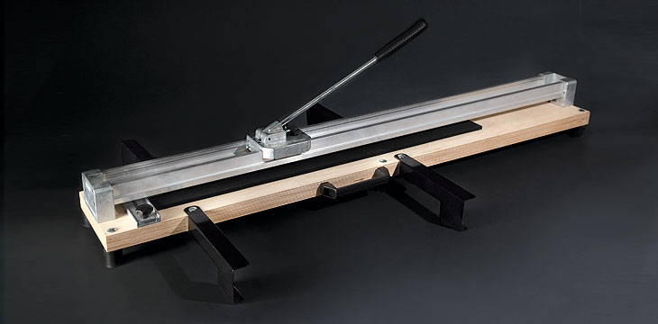 Item No. <b>130</b><br /><em>Tile thickness up to: 20mm, Cutting lenght: 1250mm, Ø Carbide cutting wheel: 22 x 6mm</em>