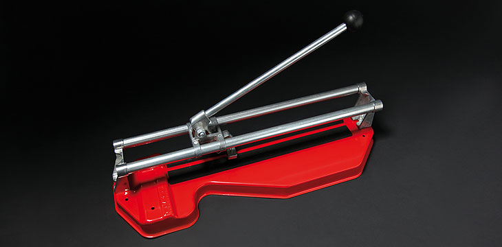 Item No. <b>111</b><br /><em>Tile thickness up to: 15mm, Cutting lenght: 330mm, Ø Carbide cutting wheel: 15 x 6mm</em>